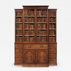 Thomas Chippendale A Fine and rare compact george III mahogany breakfront bookcase - 4463957