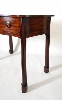Thomas Chippendale English Chippendale Single Drawer Serpentine Mahogany Side Table circa 1760 - 4791092