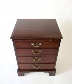 Thomas Chippendale English Georgian Mahogany Pedestal Form Bachelors Chest circa 1760 - 3886557