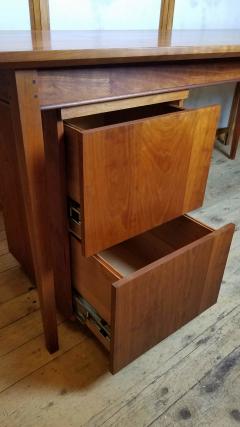 Thomas Moser Bowed Front Solid Cherry Desk With Suspended Drawers Maine Studio 1980s - 2359799