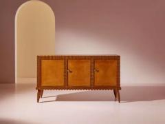 Three door sideboard in oak wood with carved chestnut inserts Italy 1940s - 3919444