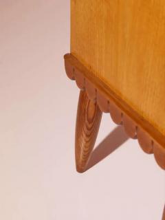 Three door sideboard in oak wood with carved chestnut inserts Italy 1940s - 3919492