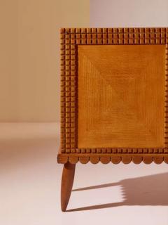 Three door sideboard in oak wood with carved chestnut inserts Italy 1940s - 3919499