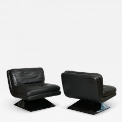 Tobia Scarpa Set of three Space Age leather lounge chairs on acrylic base Italy c1970 - 3638084