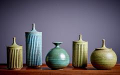 Tom McMillin Tom McMillin Ceramic Vessels with lid and Vase in green USA 1960s - 3223174