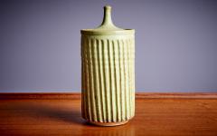 Tom McMillin Tom McMillin Ceramic Vessels with lid and Vase in green USA 1960s - 3223175