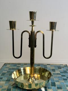 Tommi Parzinger TOMMI PARZINGER PAIR OF MODERNIST BRASS CANDLESTICKS - 931486