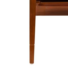 Tommi Parzinger Tommi Parzinger Superb Pair End Tables in Walnut with Leather Tops 1940s - 3735057