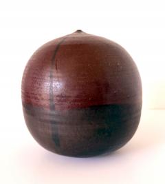 Toshiko Takaezu Ceramic Closed Form Moon Pot by Toshiko Takaezu - 4587277