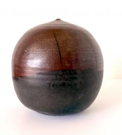 Toshiko Takaezu Ceramic Closed Form Moon Pot by Toshiko Takaezu - 4587278