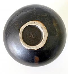 Toshiko Takaezu Ceramic Closed Form Moon Pot by Toshiko Takaezu - 4587280