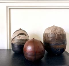 Toshiko Takaezu Ceramic Closed Form Moon Pot by Toshiko Takaezu - 4587286