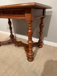 Turned Walnut Center Table Late 17th Century - 2550055