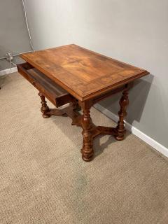Turned Walnut Center Table Late 17th Century - 2550061