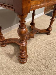 Turned Walnut Center Table Late 17th Century - 2550064