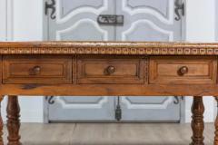 Tuscan 1790s Walnut Refectory Table with Carved Scoop Motifs and Turned Legs - 3650440