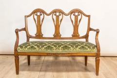 Tuscan 18th Century Walnut Sofa from Villa Fioravanti with Carved Lyre Motifs - 3680379