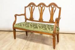 Tuscan 18th Century Walnut Sofa from Villa Fioravanti with Carved Lyre Motifs - 3680380