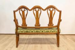 Tuscan 18th Century Walnut Sofa from Villa Fioravanti with Carved Lyre Motifs - 3680381