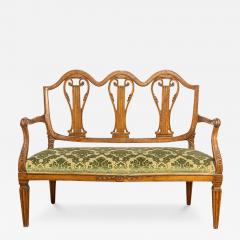 Tuscan 18th Century Walnut Sofa from Villa Fioravanti with Carved Lyre Motifs - 3685631