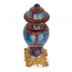 Two Chinese Qing dynasty porcelain vases with gilt bronze bases - 3437683
