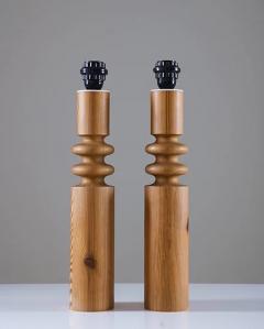 Uno Osten Kristiansson Pair of Scandinavian Midcentury Table Lamps in Pine by Luxus - 2335556