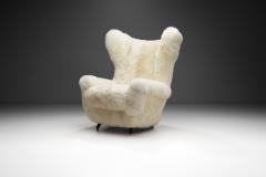 Upholstered Armchair in Off White Longhair Europe 20th century - 3799898