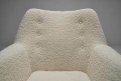 Upholstered Lounge Chair with Brass Legs Europe 20th Century - 4515942