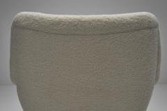 Upholstered Lounge Chair with Brass Legs Europe 20th Century - 4515948