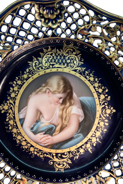 VIENNA STYLE RETICULATED PORCELAIN PLATE DEPICTING MARY MAGDALENE - 3827389