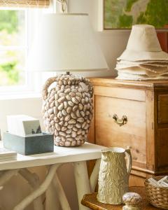 VINTAGE HANDMADE SLIPPER SHELL TABLE LAMP - 4357846
