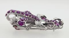 VINTAGE RIBBON PLATINUM BROOCH WITH 10 CARATS OF RUBIES AND 8 CARATS OF DIAMONDS - 2739297