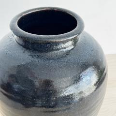 Vase possibly produced in China - 4587543