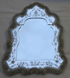 Veronese Veronese Crest Mirror with a Beveled Mirror in the Center - 2475861