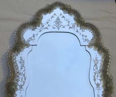 Veronese Veronese Crest Mirror with a Beveled Mirror in the Center - 2475864