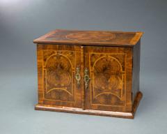 Very Rare William and Mary Oyster Veneered Small Table Cabinet - 934677