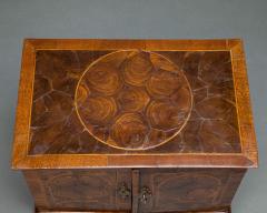 Very Rare William and Mary Oyster Veneered Small Table Cabinet - 934679