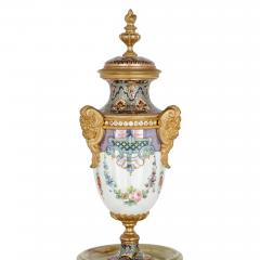 Very fine and rare green onyx porcelain cloisonn enamel ormolu mantel clock - 3159909