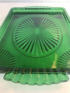 Vibrant emerald green glass tray - 1323631