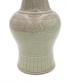 Vietnamese Celadon Vase 18th or 19th century - 2993689