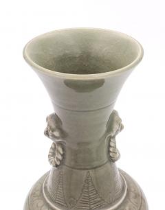 Vietnamese Celadon Vase 18th or 19th century - 2993694