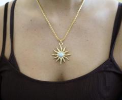 Vintage 0 85 Carat Sun Motif Diamond Pendant Necklace Crafted in 18k Yellow Gold - 3661400