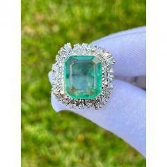 Vintage 12 Carat Colombian Emerald and Diamond Halo Ring Set in Palladium - 3622542