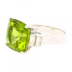 Vintage 14 11 Carat Peridot and Baguette Cut Diamond in 18K White Gold Ring - 3552801