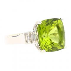 Vintage 14 11 Carat Peridot and Baguette Cut Diamond in 18K White Gold Ring - 3552805