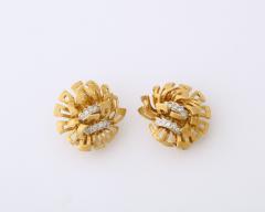 Vintage 18K Gold Diamond Cluster Floral Earrings - 3246850