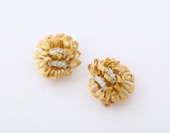 Vintage 18K Gold Diamond Cluster Floral Earrings - 3246851