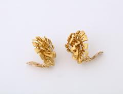 Vintage 18K Gold Diamond Cluster Floral Earrings - 3246852