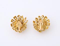 Vintage 18K Gold Diamond Cluster Floral Earrings - 3246854