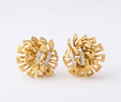 Vintage 18K Gold Diamond Cluster Floral Earrings - 3246856